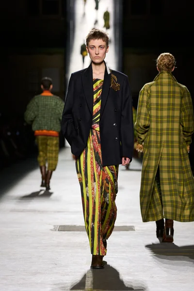 Look 13
